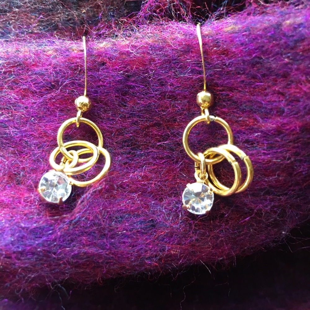 Handcrafted gold and crystal dangle earrings - Picture 2 of 6